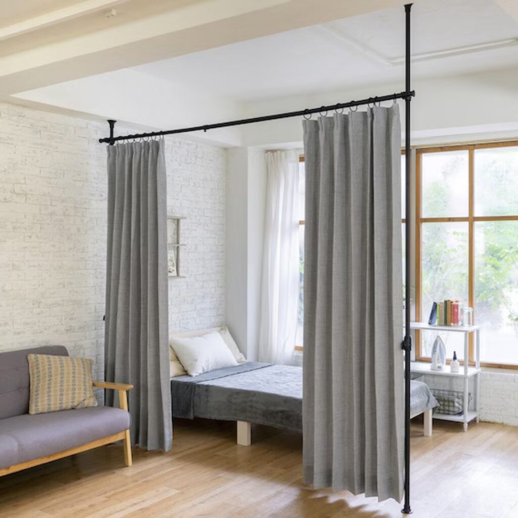 参考画像：ニトリワンタッチ式 突っ張りカーテンポール